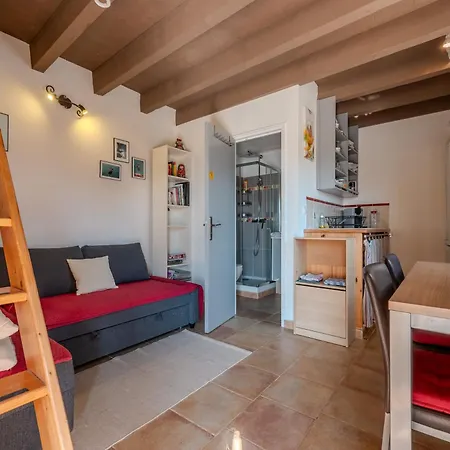 Holiday home L'amandiere